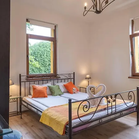 Entire Central House With Guest & Garden Sofía